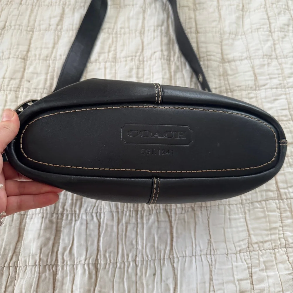 Coach Black Leather Crossbody / Shoulder Bag • F18854 - Picture 4 of 11